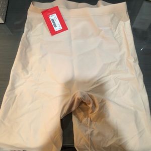 BRAND NEW Spanx XS mid-thigh short